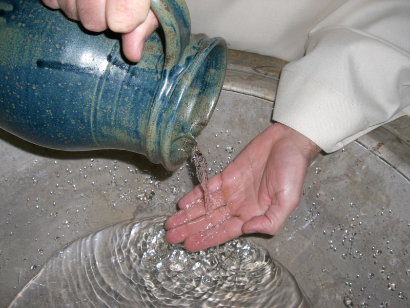 Die Taufe: Aufnahme in die Gemeinschaft der Christen