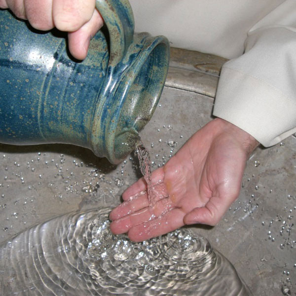 Die Taufe: Aufnahme in die Gemeinschaft der Christen