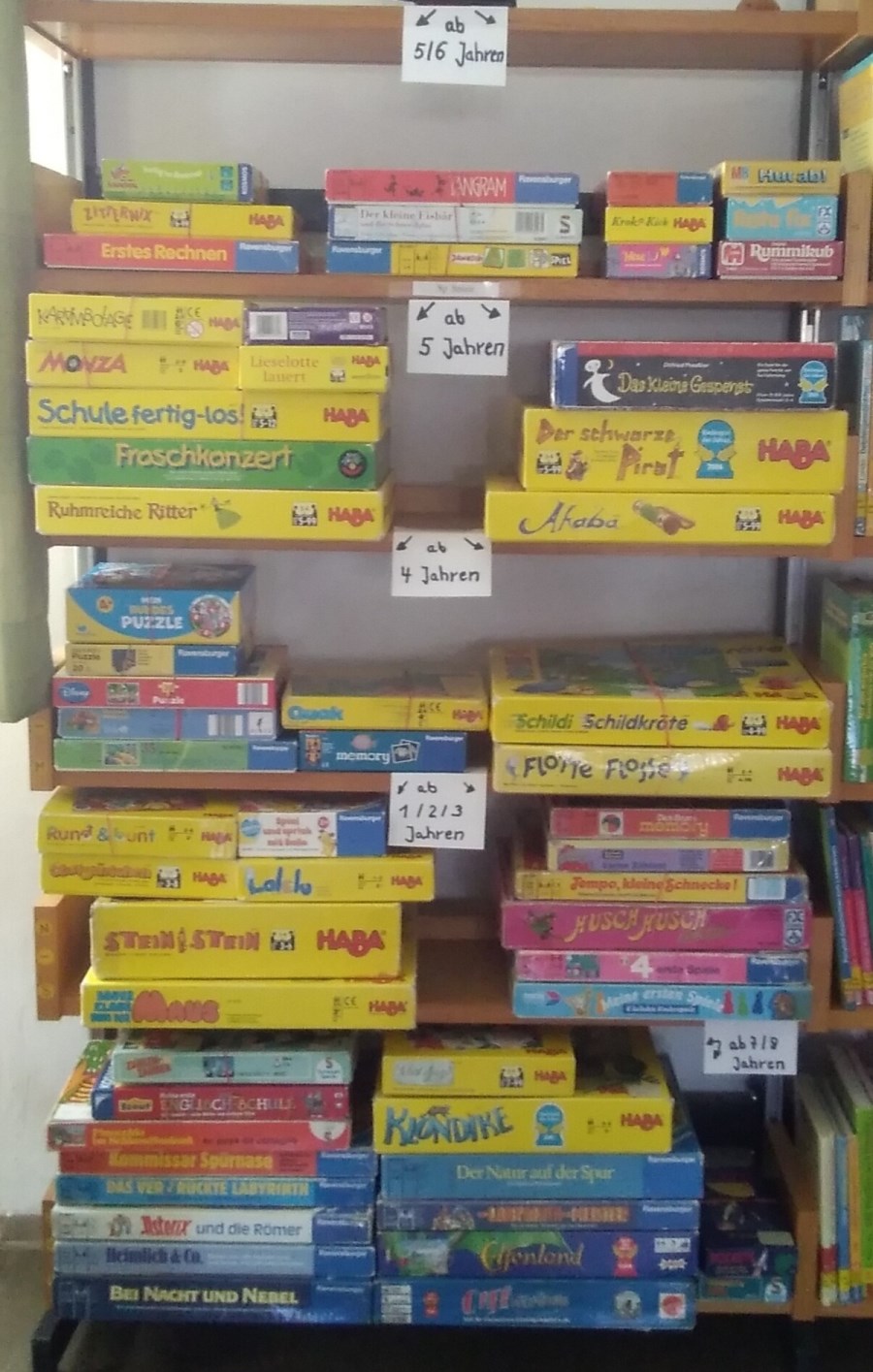 Spiele-Angebot der Bücherei
