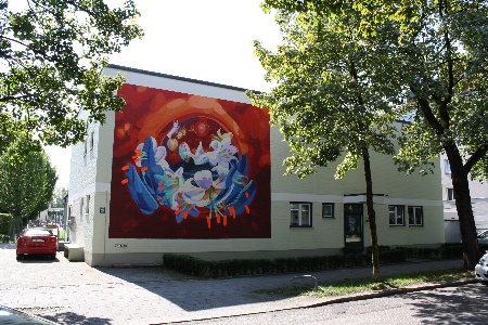 Graffiti an der Fassade zur Birkerstraße