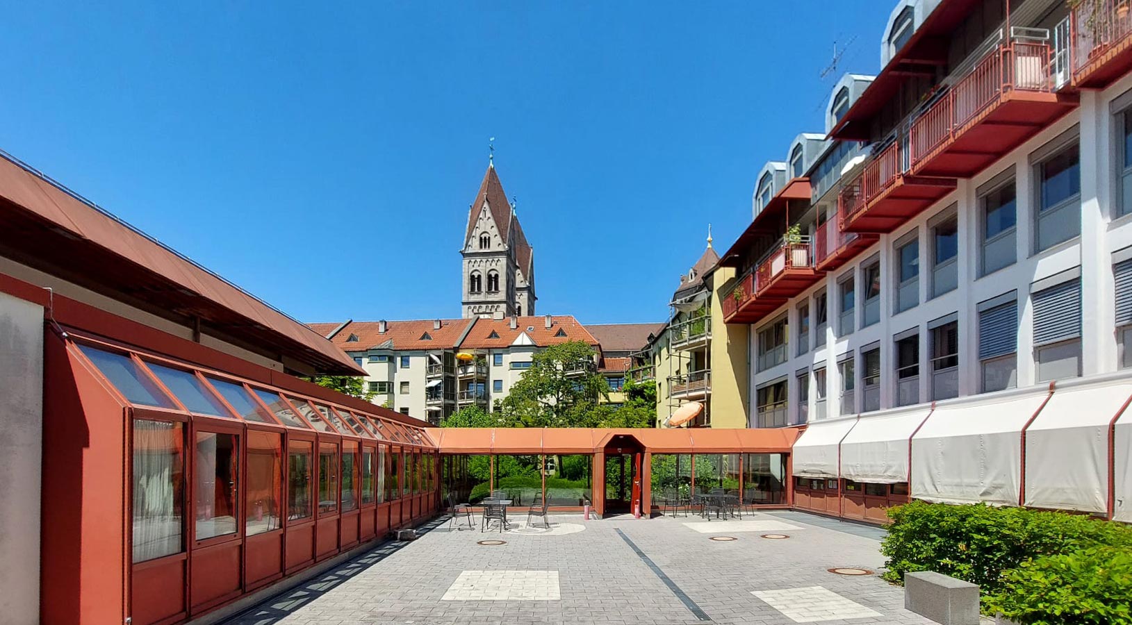 Pfarrzentrum Bennopolis – Innenhof